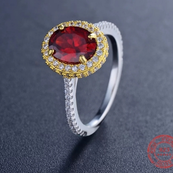 Jewelry Jewelry - HOST PICK 🤩Classic Raised Gemstone Ring. S8